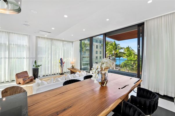 Dining room, Interior, Recessed Lighting