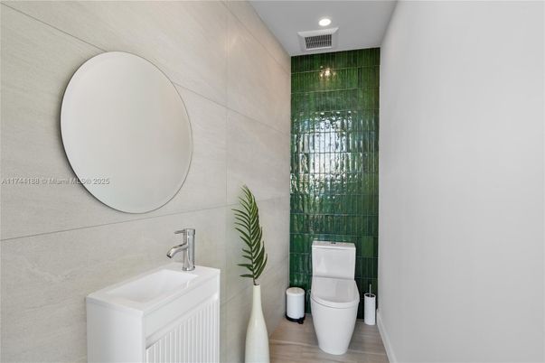 Bathroom, Interior, Recessed Lighting, Wood Texture Flooring