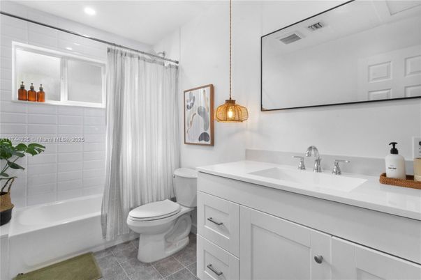 Bathroom, Interior, Pendant Lights, Recessed Lighting