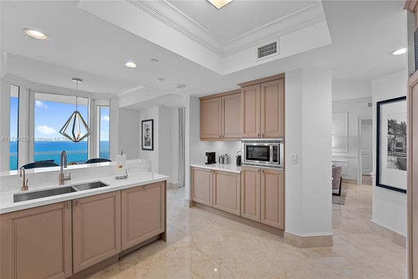 Interior, Kitchen, Pendant Lights, Recessed Lighting, Stainless Steel Appliances, Water