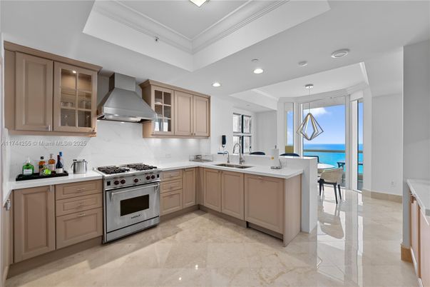 Interior, Kitchen, Pendant Lights, Recessed Lighting, Stainless Steel Appliances, Water