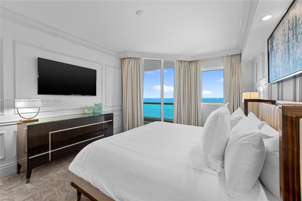Bedroom, Interior, Recessed Lighting, Water