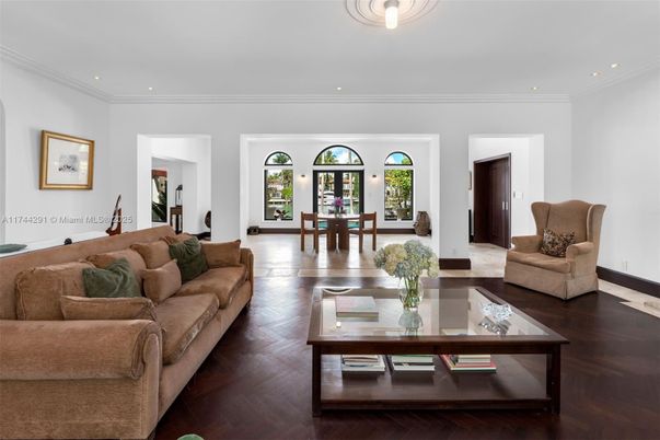 Dining room, Interior, Living room, Recessed Lighting, Wood Texture Flooring