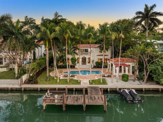 Exterior, Lake, Pool