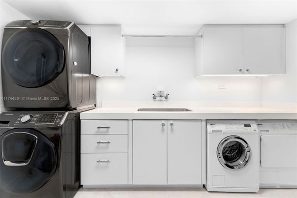 Interior, Washer
