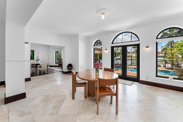 Dining room, Interior