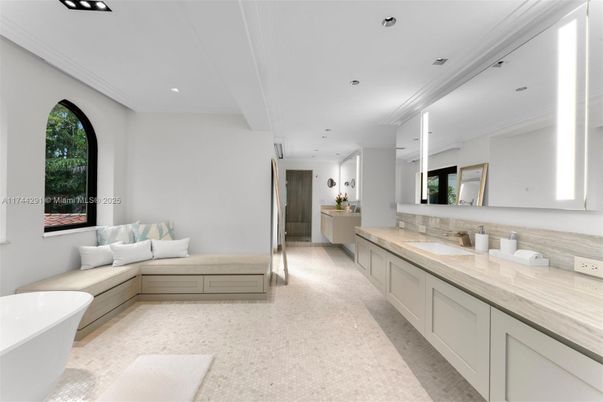 Bathroom, Dual Sink Vanities, Free Standing Baths, Interior, Recessed Lighting