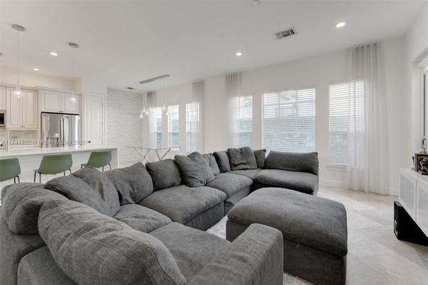 Interior, Kitchen, Living room, Pendant Lights, Recessed Lighting, Stainless Steel Appliances