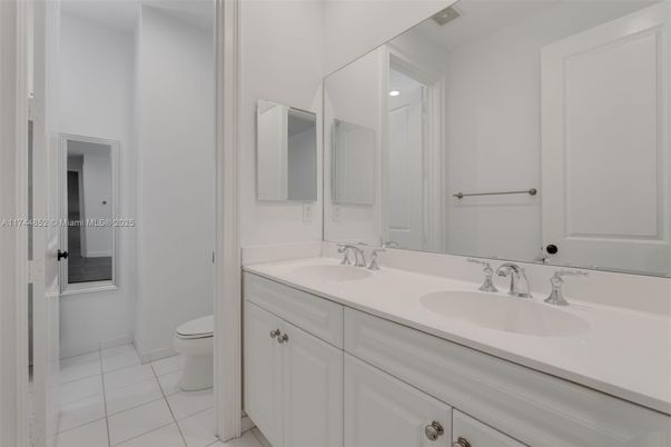 Bathroom, Dual Sink Vanities, Interior, Recessed Lighting