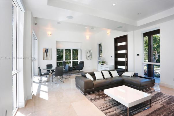 Dining room, Interior, Living room, Recessed Lighting