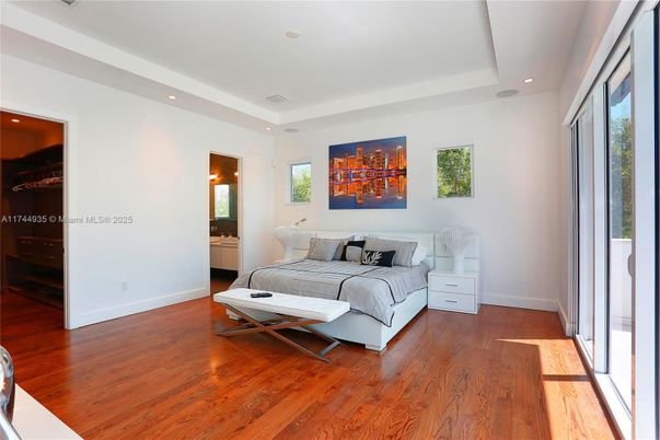 Bedroom, Interior, Living room, Recessed Lighting, Wood Texture Flooring