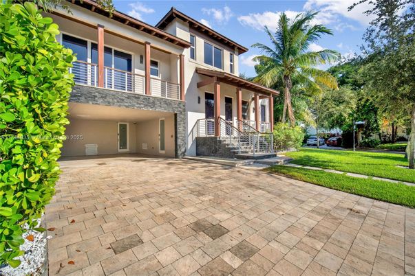 Backyard, Exterior, Facade, Modern