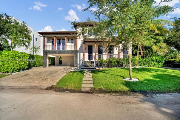 Backyard, Exterior, Facade, Modern