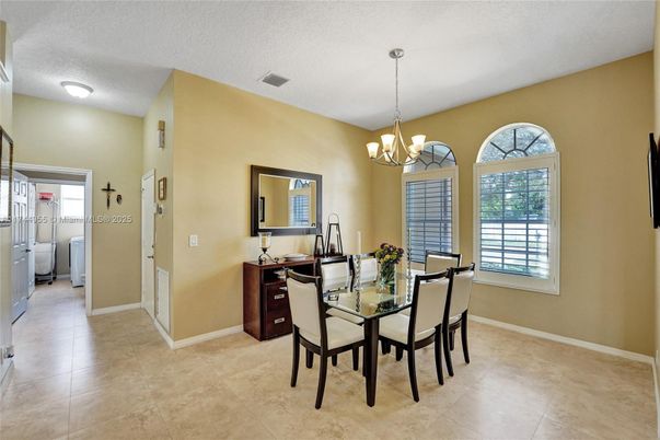 Chandelier, Dining room, Interior