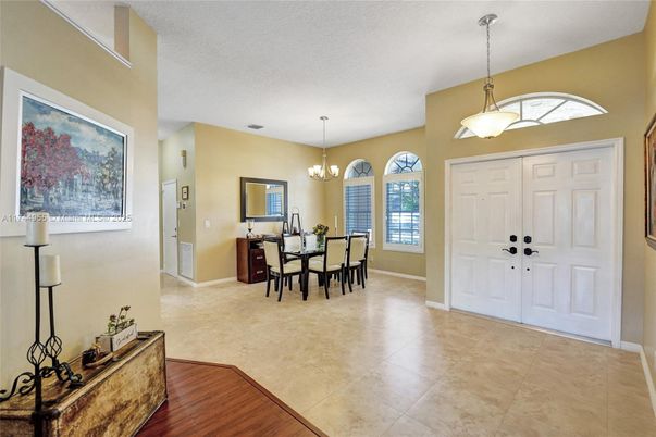 Chandelier, Dining room, Interior, Pendant Lights