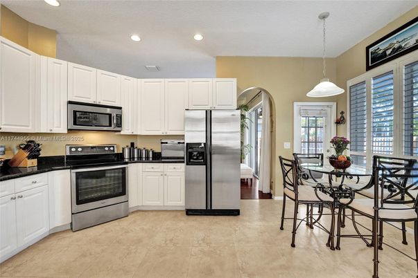 Dining room, Interior, Kitchen, Pendant Lights, Recessed Lighting, Stainless Steel Appliances