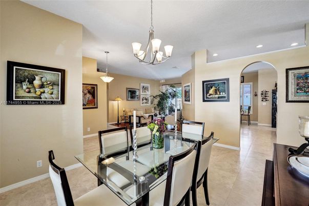Chandelier, Dining room, Interior, Living room, Pendant Lights, Recessed Lighting