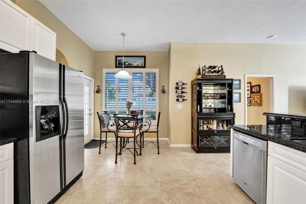 Dining room, Interior, Kitchen, Pendant Lights, Stainless Steel Appliances