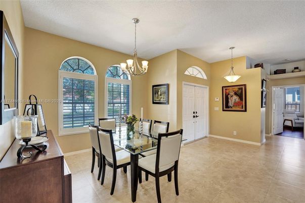 Chandelier, Dining room, Interior, Pendant Lights