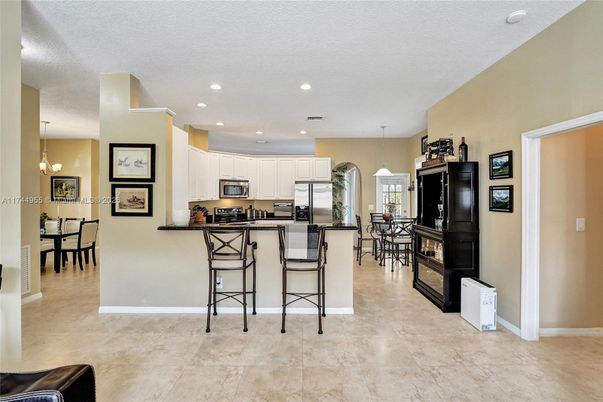 Dining room, Interior, Kitchen, Pendant Lights, Recessed Lighting, Stainless Steel Appliances