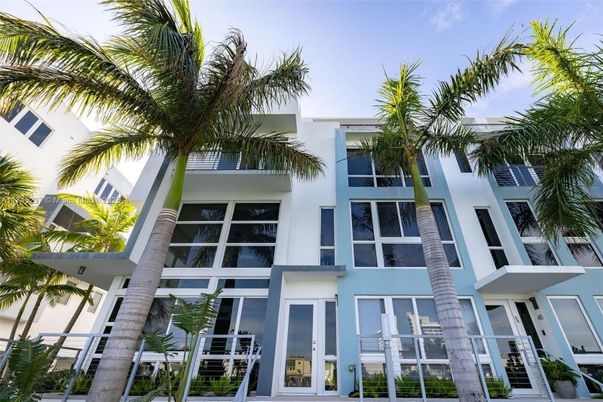 Exterior, Facade, Condo Building