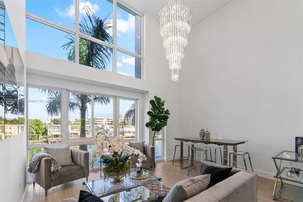 Chandelier, Dining room, Interior, Living room, Wood Texture Flooring