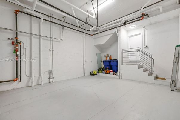 Garage, Interior