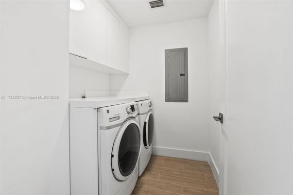 Interior, Washer, Wood Texture Flooring