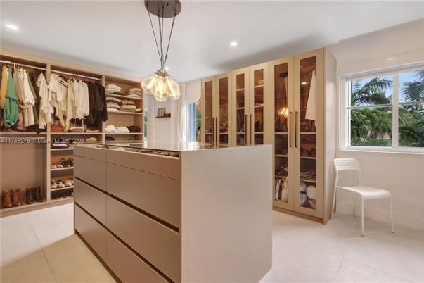 Interior, Pendant Lights, Recessed Lighting, Walk-in Closets