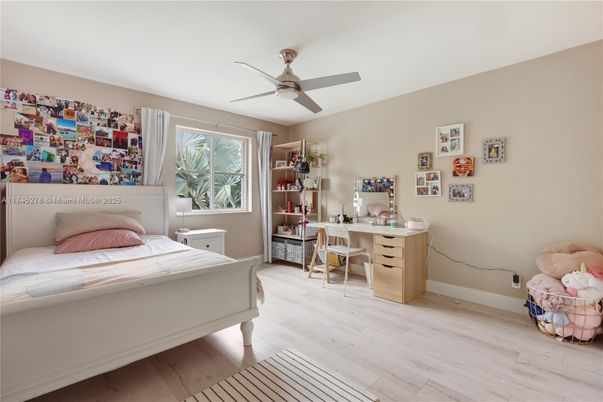 Bedroom, Home Office, Interior, Wood Texture Flooring