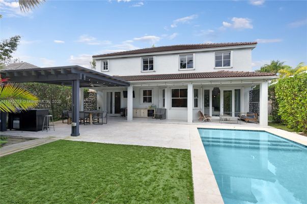 Exterior, Pool