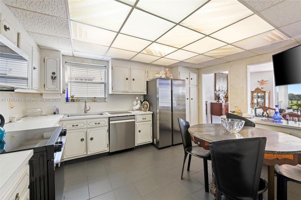 Dining room, Interior, Kitchen, Stainless Steel Appliances