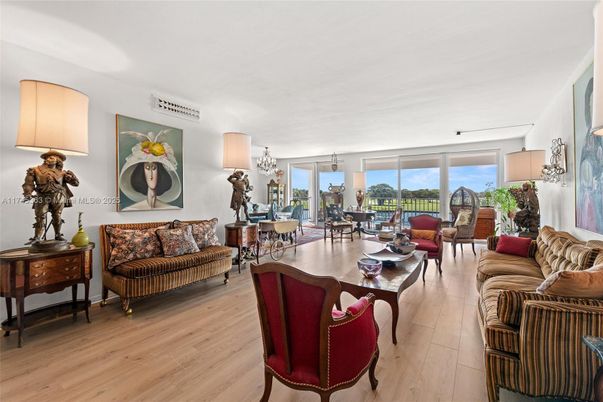 Chandelier, Dining room, Interior, Living room, Wood Texture Flooring