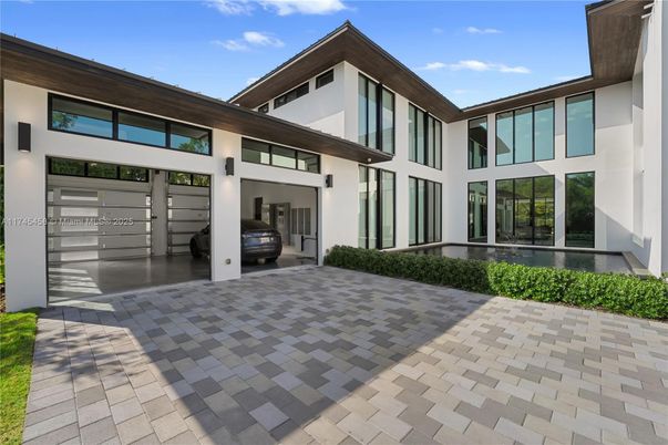 Attached, Exterior, Facade, Modern
