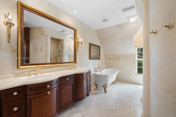 Bathroom, Dual Sink Vanities, Free Standing Baths, Interior, Recessed Lighting