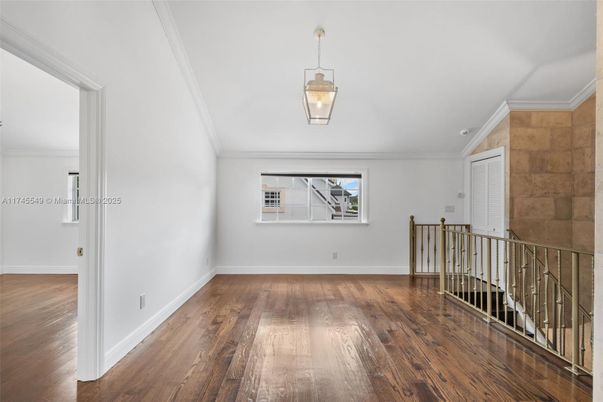 Interior, Pendant Lights, Wood Texture Flooring