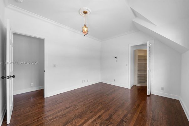 Empty room, Interior, Pendant Lights, Wood Texture Flooring