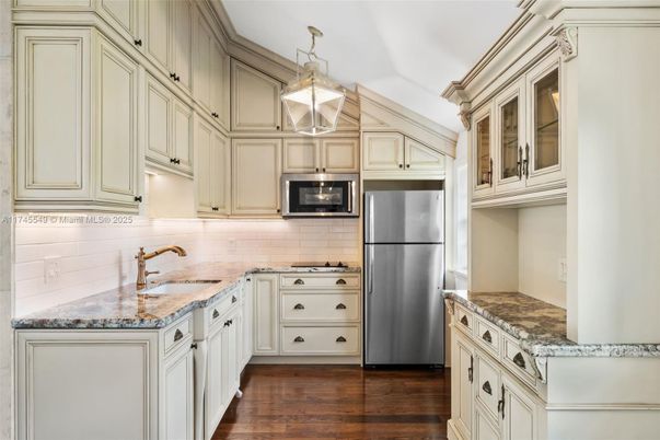 Interior, Kitchen, Pendant Lights, Wood Texture Flooring