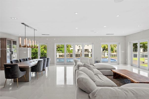 Dining room, Interior, Living room, Pendant Lights, Recessed Lighting