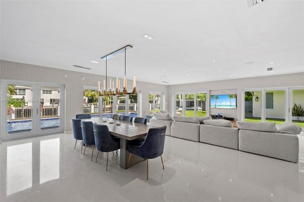 Dining room, Interior, Living room, Pendant Lights, Recessed Lighting