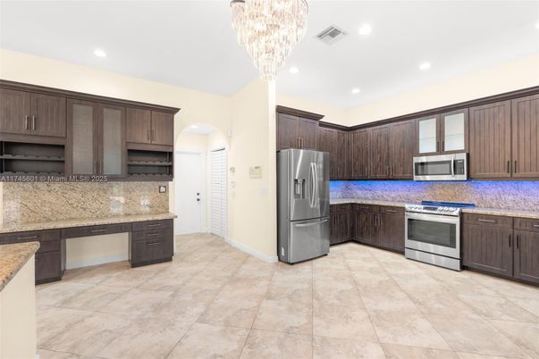 Chandelier, Interior, Kitchen, Recessed Lighting, Stainless Steel Appliances