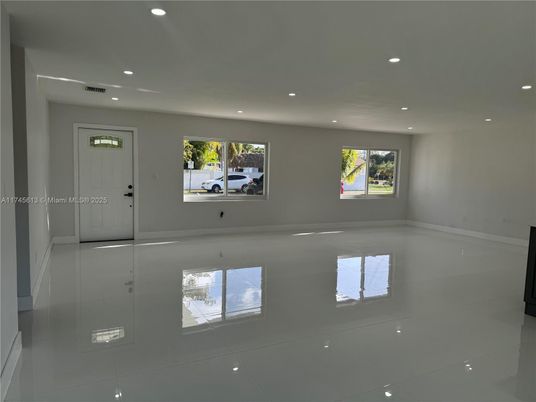 Empty room, Interior, Recessed Lighting