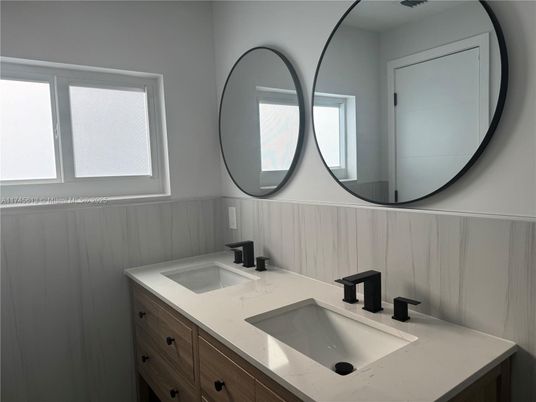 Bathroom, Dual Sink Vanities, Interior