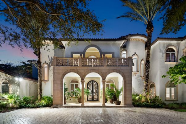 Exterior, Facade, Mediterranean