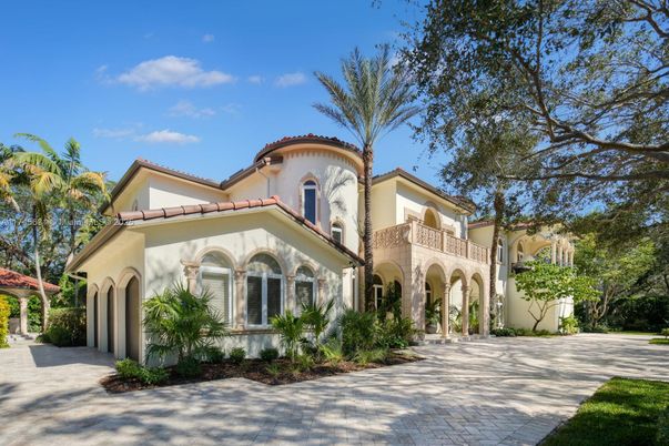 Exterior, Facade, Mediterranean