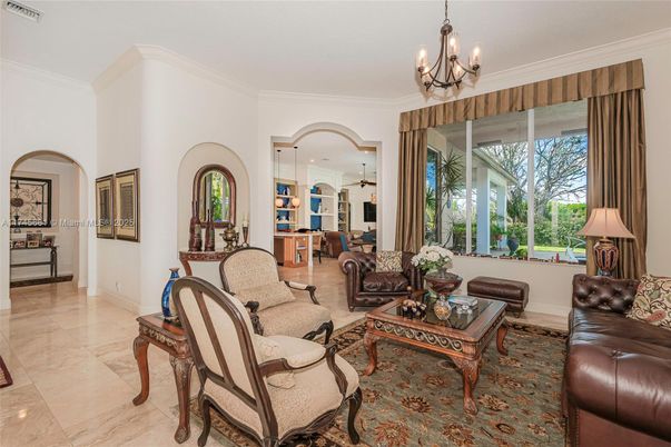 Chandelier, Interior, Living room