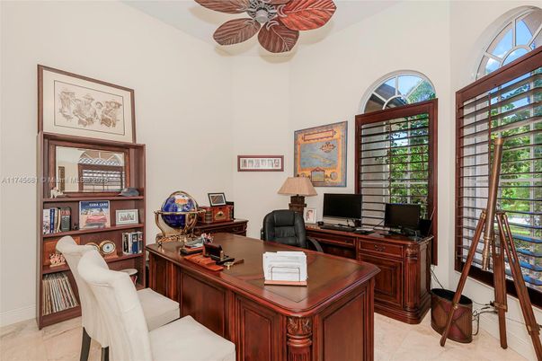 Home Office, Interior