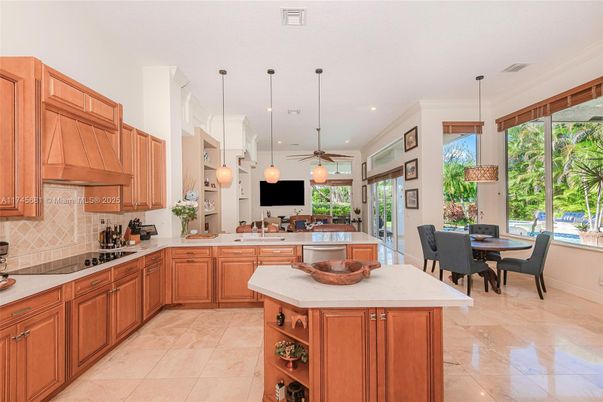 Dining room, Interior, Kitchen, Pendant Lights, Recessed Lighting, Stainless Steel Appliances