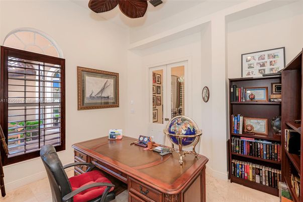 Home Office, Interior