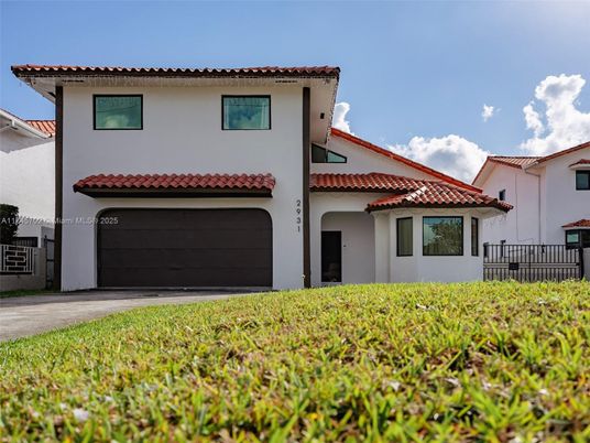 Attached, Exterior, Facade, Spanish Mediterranean